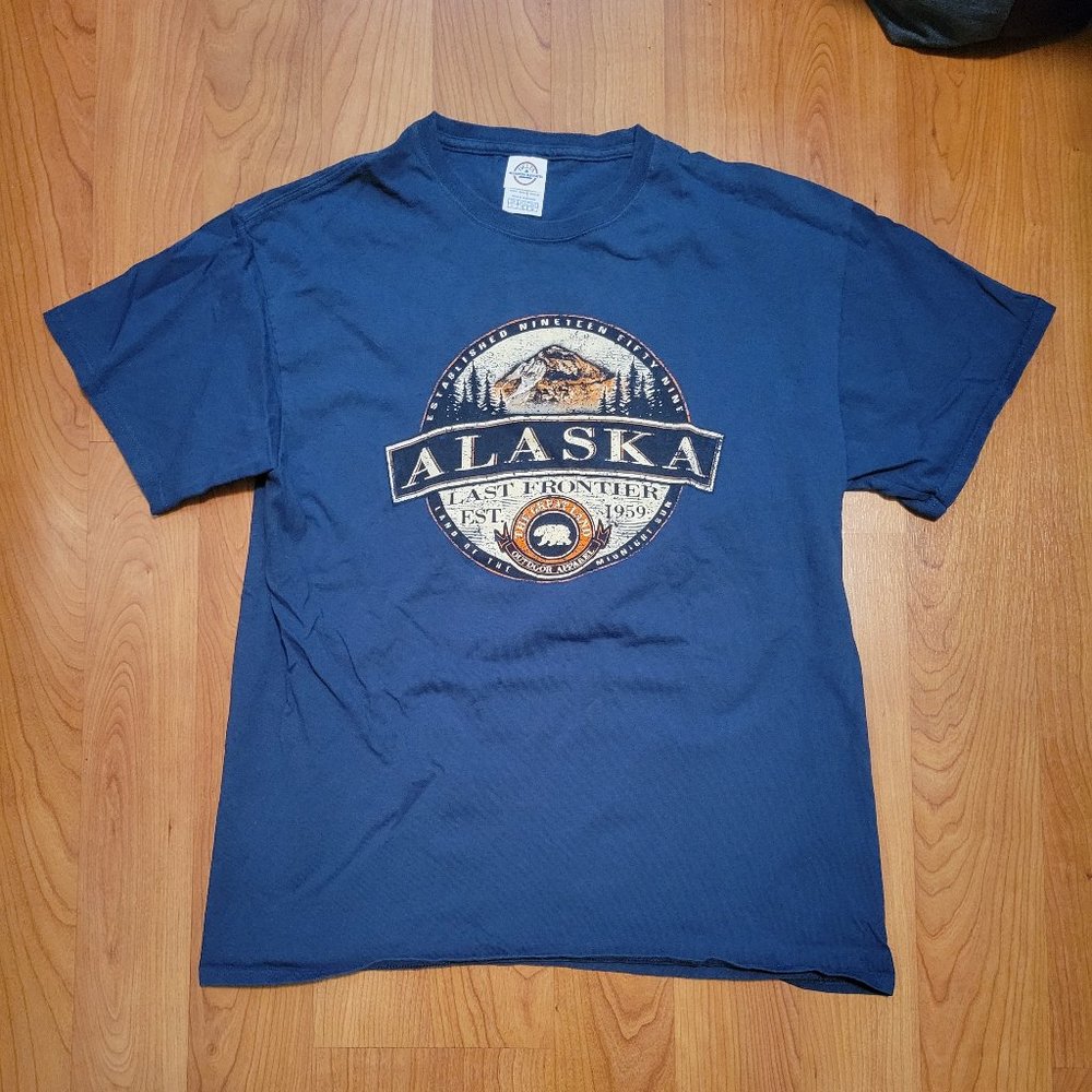 Dark blue cotton t-shirt from Alaska.  Size Large